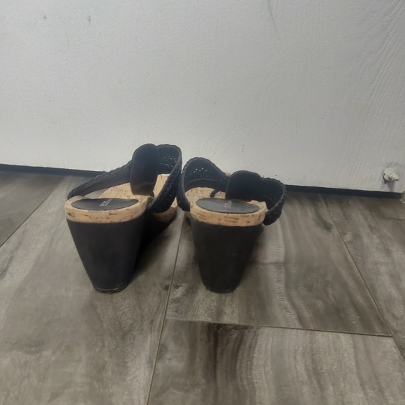 BCBG shoes - Picture 4 of 4